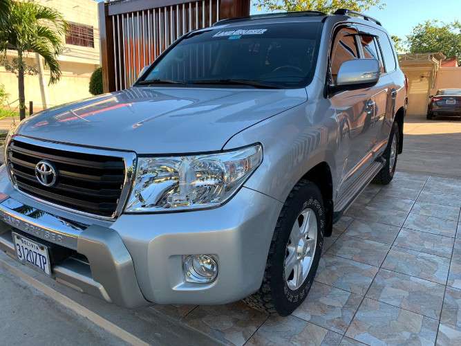 Tumomo Vendo Vagoneta Toyota Land Cruiser